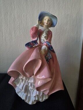 Royal Doulton Figurine Top o' the Hill HN 1849